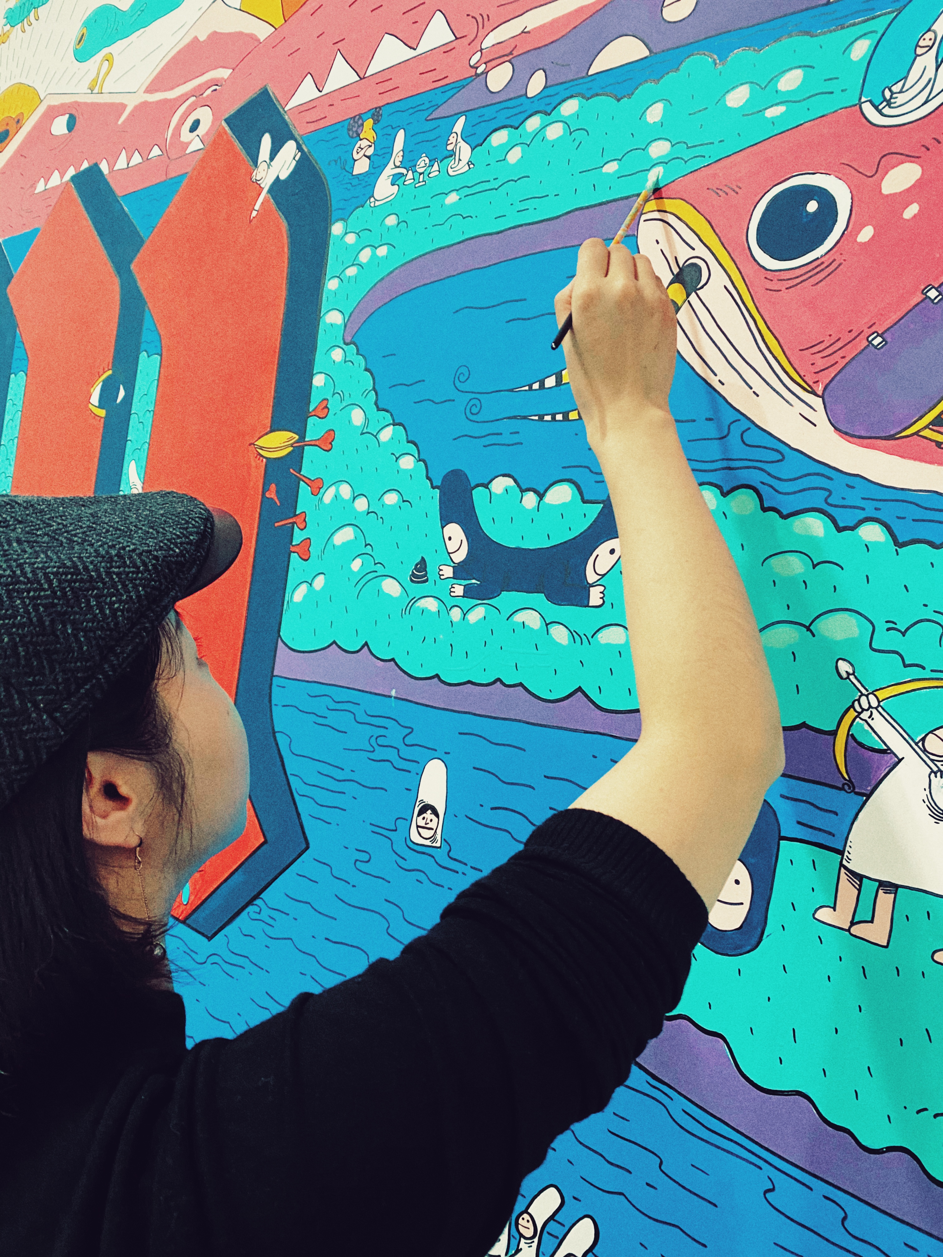 下图就是第二张画在会议室墙上的插画~中间的圆盘分主线和支线,主线是