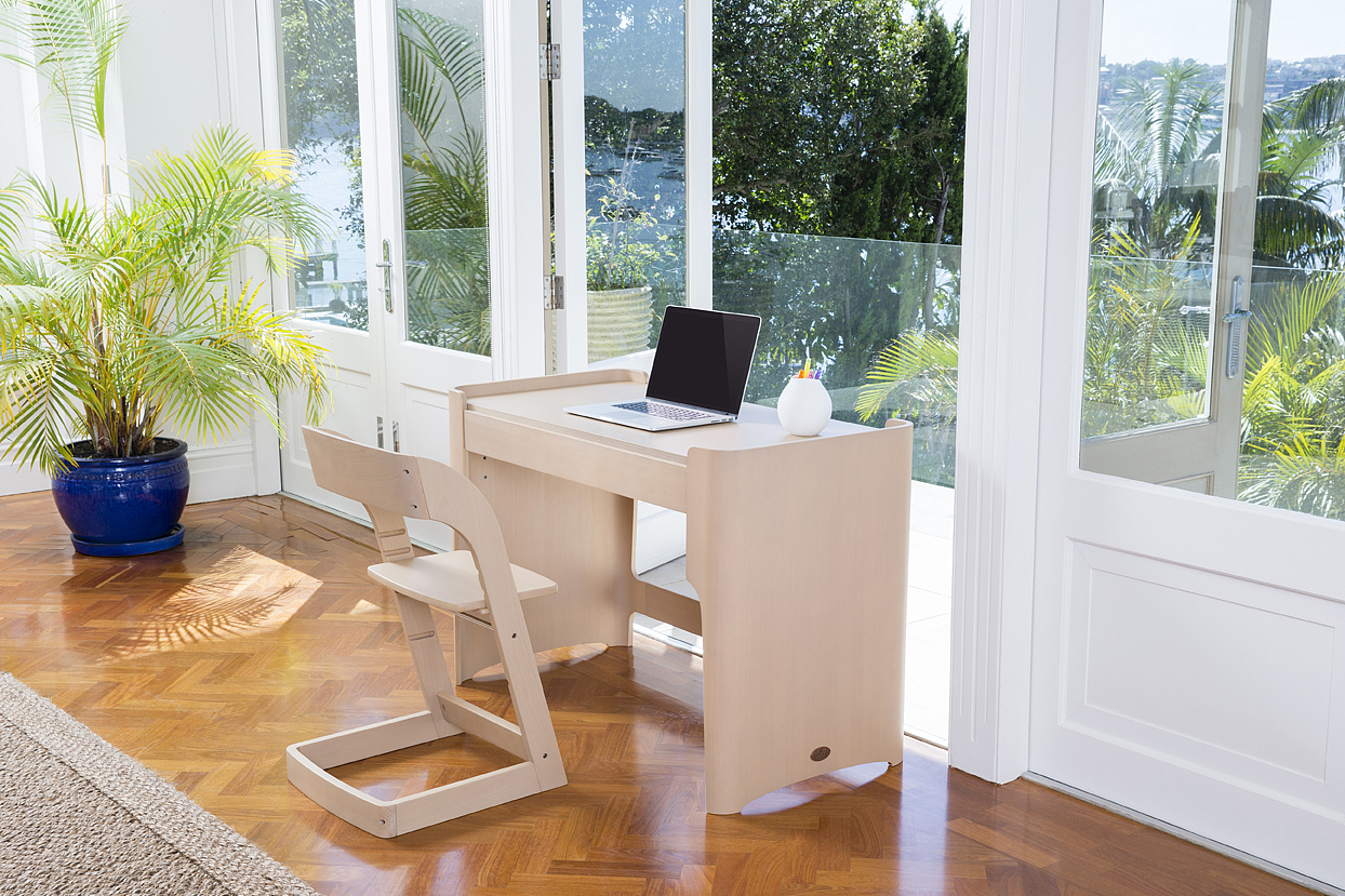 原創(chuàng)作品：在澳大利亞的一組兒童學(xué)習(xí)桌作品拍攝 中國孩子能用到就好了?。▓DZNzg1MzE0NTY=） - 產(chǎn)品攝影 - 站酷設(shè)計(jì)師thout原創(chuàng)素材 - 站酷ZCOOL