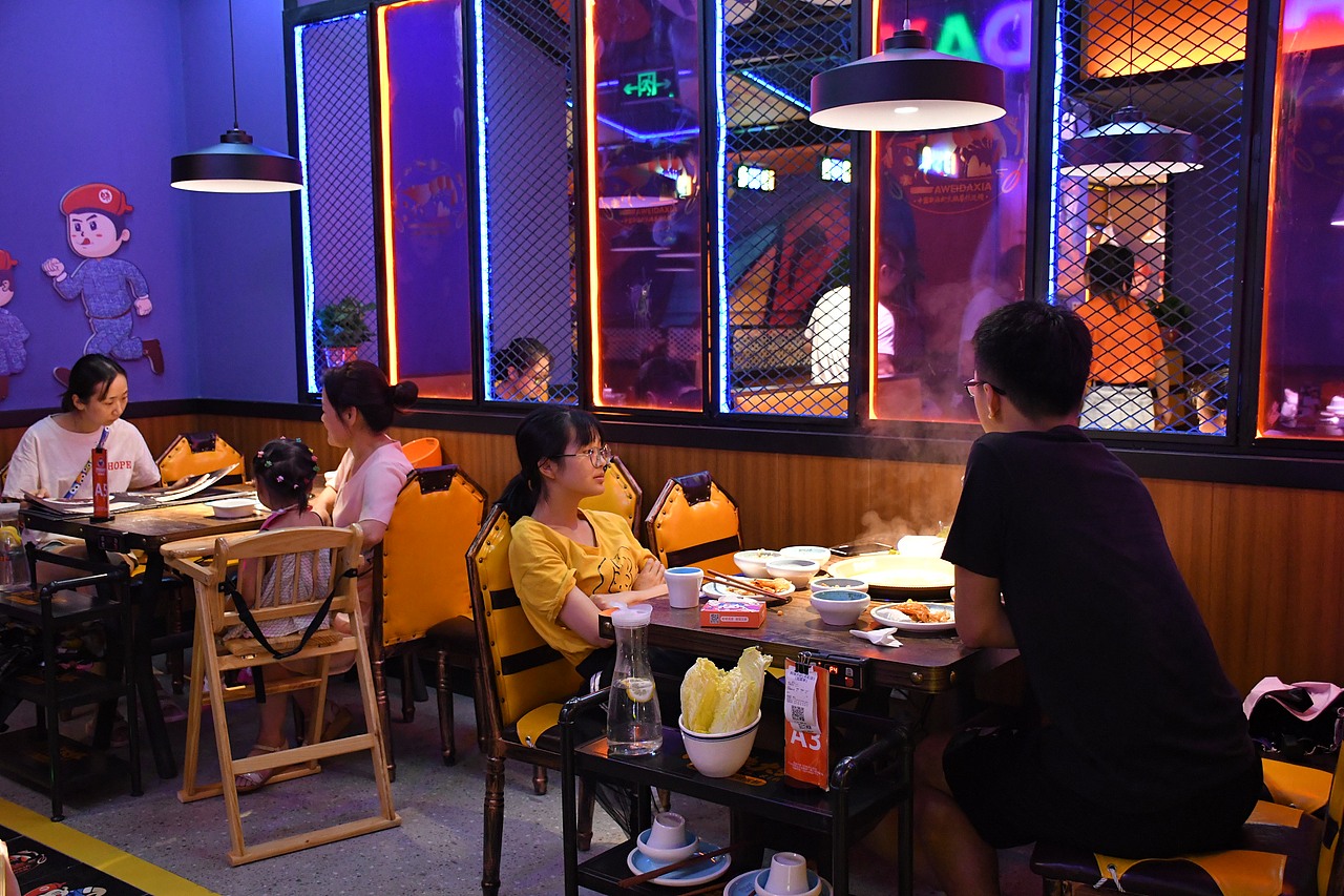 成雄海餐饮旗下阿味大虾火锅连锁品牌店面用餐纪录