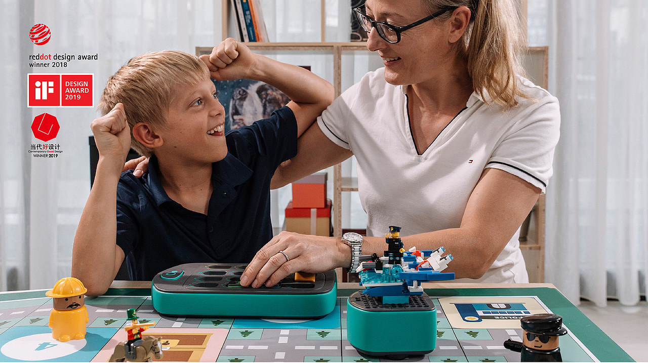 GOBOT-a solid programming car
GOBOT-a solid programming car, was inspired by Seymour Parglass from MIT,as well as open source projects Cubetto.<br>