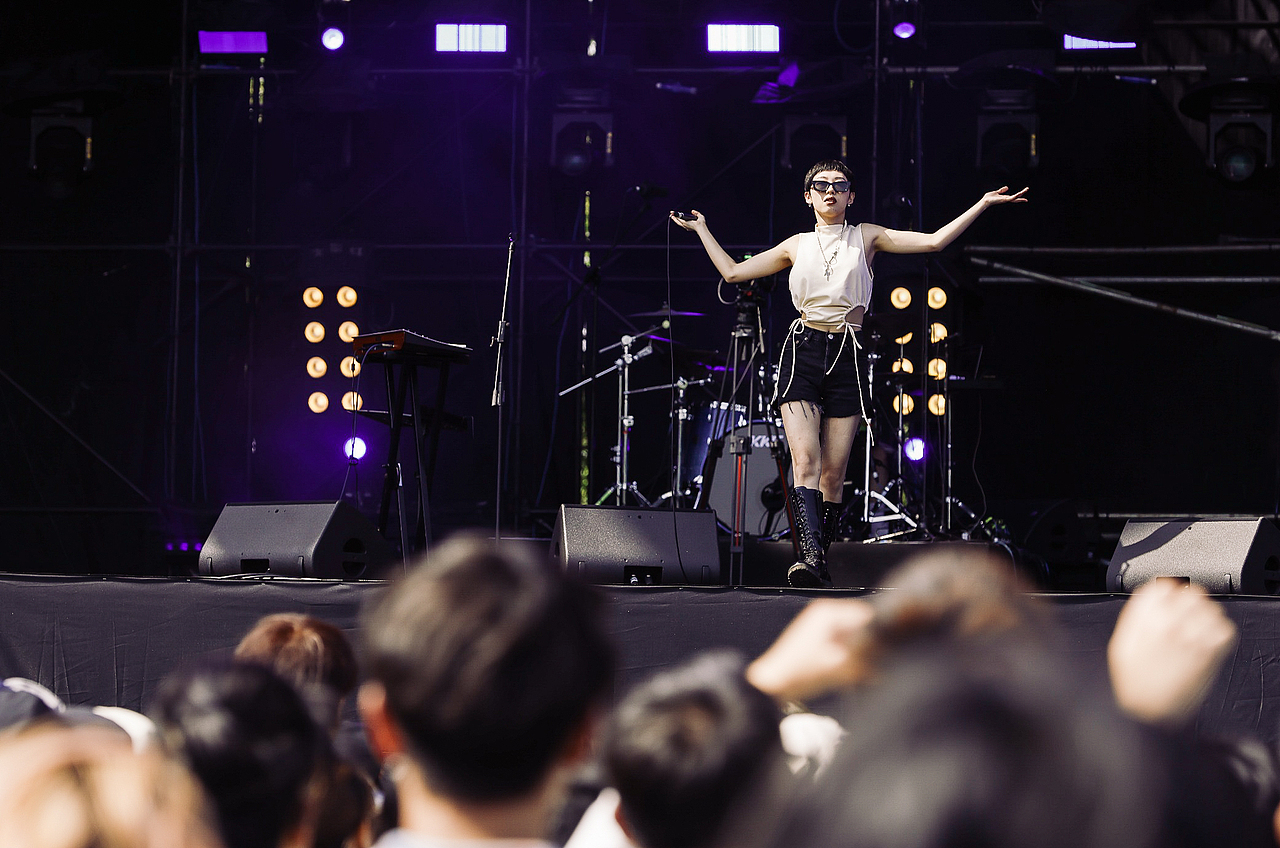 中湃传媒-#给年青种草莓# 吉利汽车keynote设计（图ZMjYxNTYzMDEy） - PPT/Keynote - 站酷设计师中湃传媒原创素材 - 站酷ZCOOL