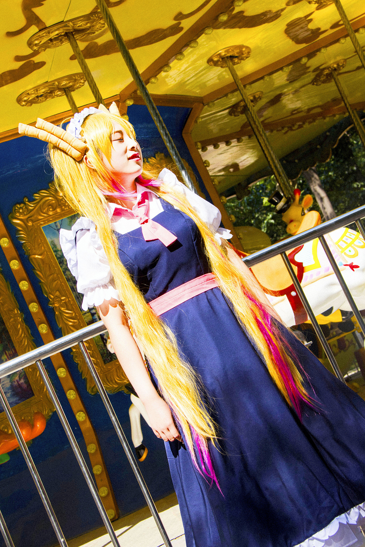 济南萌妹子户外cosplay龙女仆装