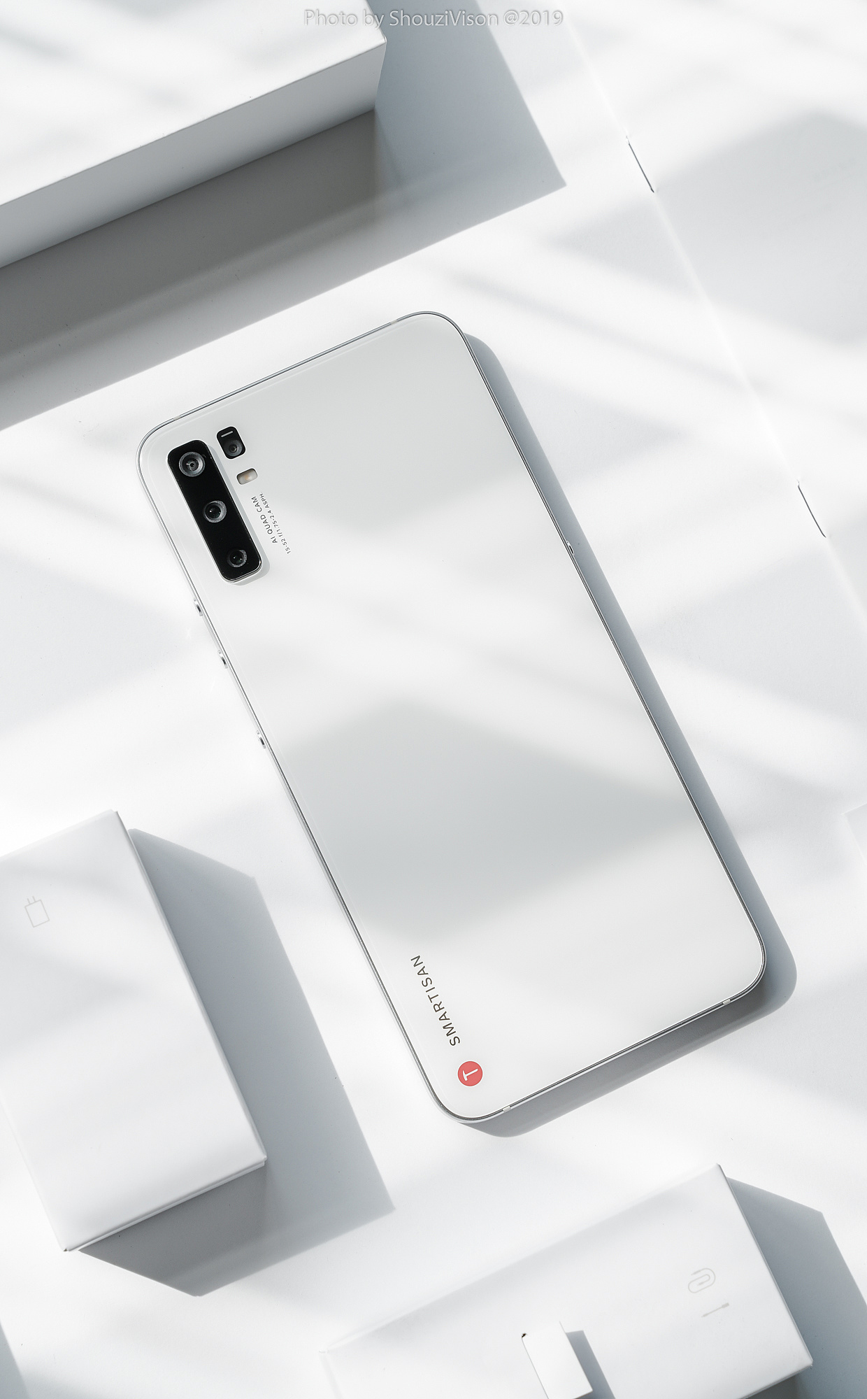 坚果pro3开箱,至简纯白