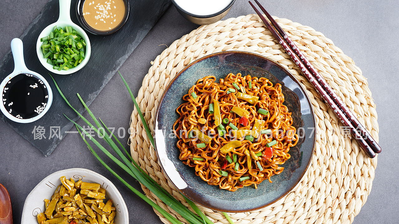 猫咪懒×轻食代餐|热干荞麦面+鱿鱼耳丝小皮筋摄影包装（图ZMjc1MDI3NDEy） - 美食摄影 - 站酷设计师像风一样0709原创素材 - 站酷ZCOOL