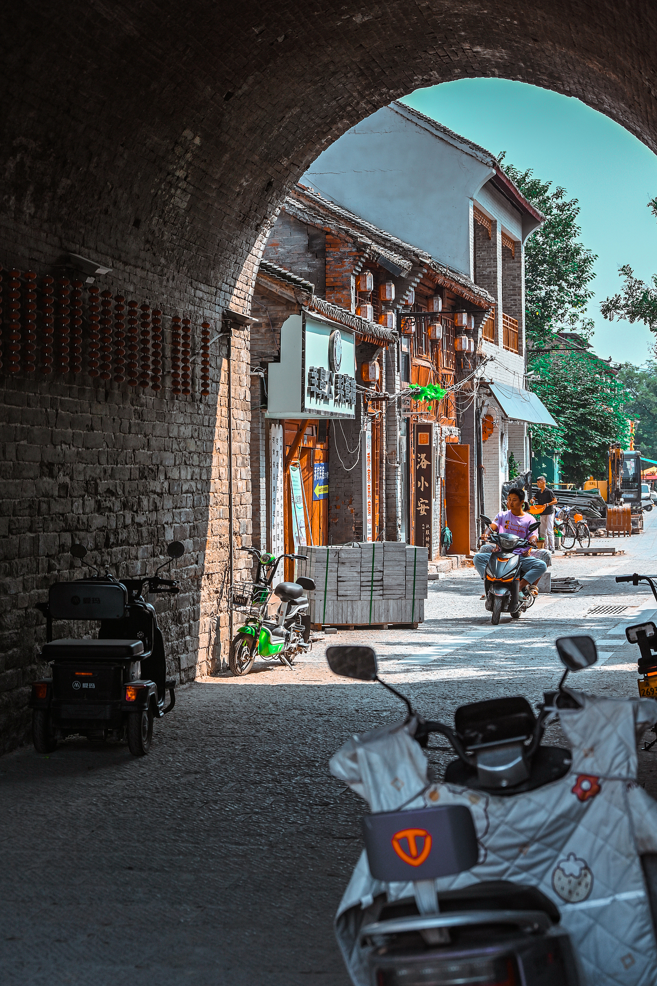 洛阳老城区十字街扫街 街拍