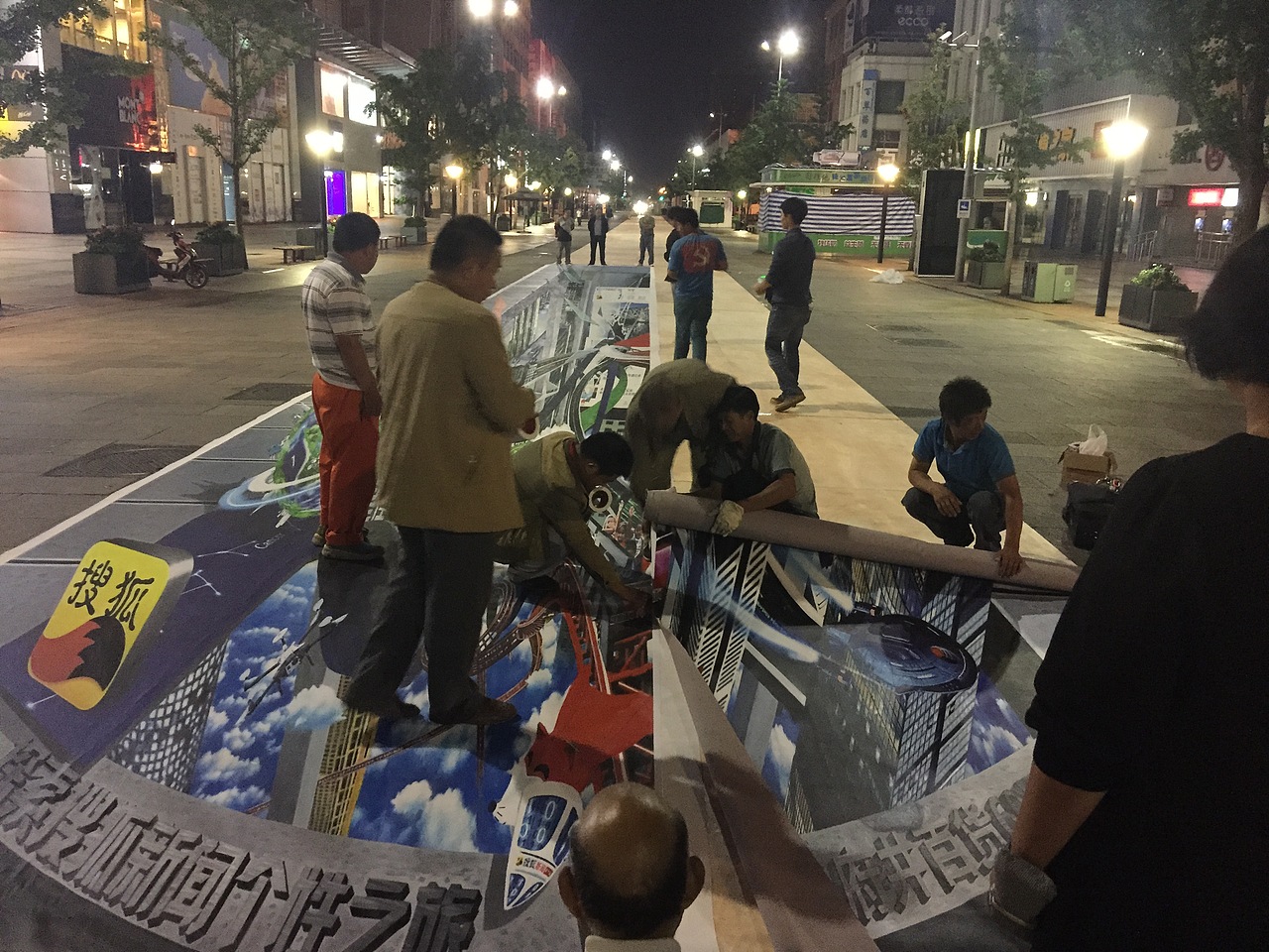 杜涛3D艺术家--获得吉尼斯世界纪录最长3D画荣誉 受邀搜狐新闻客户端亮相王府井大街展示