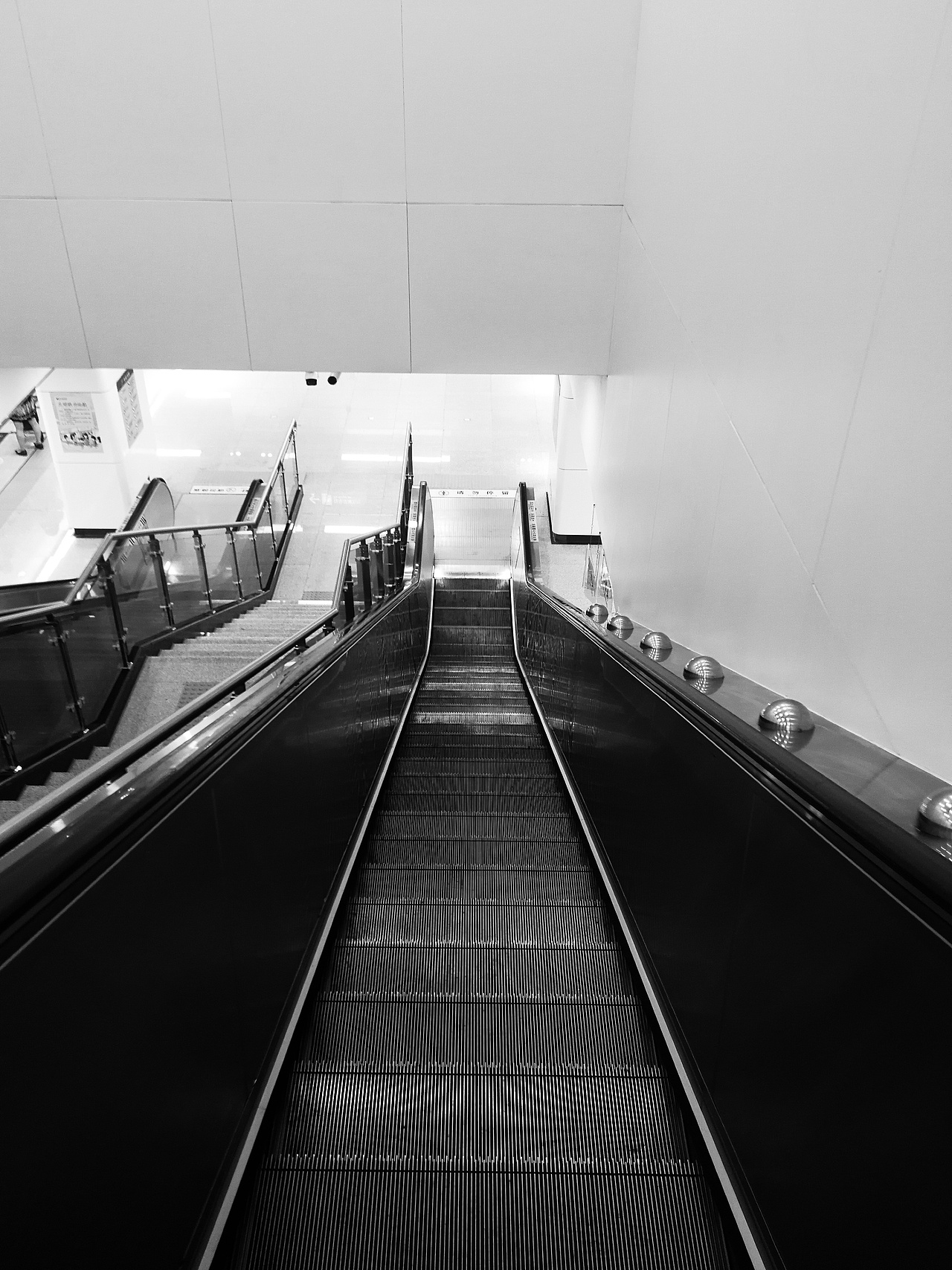 《黑色电梯》|摄影|人文/纪实摄影|水木游_原创作品-站酷zcool