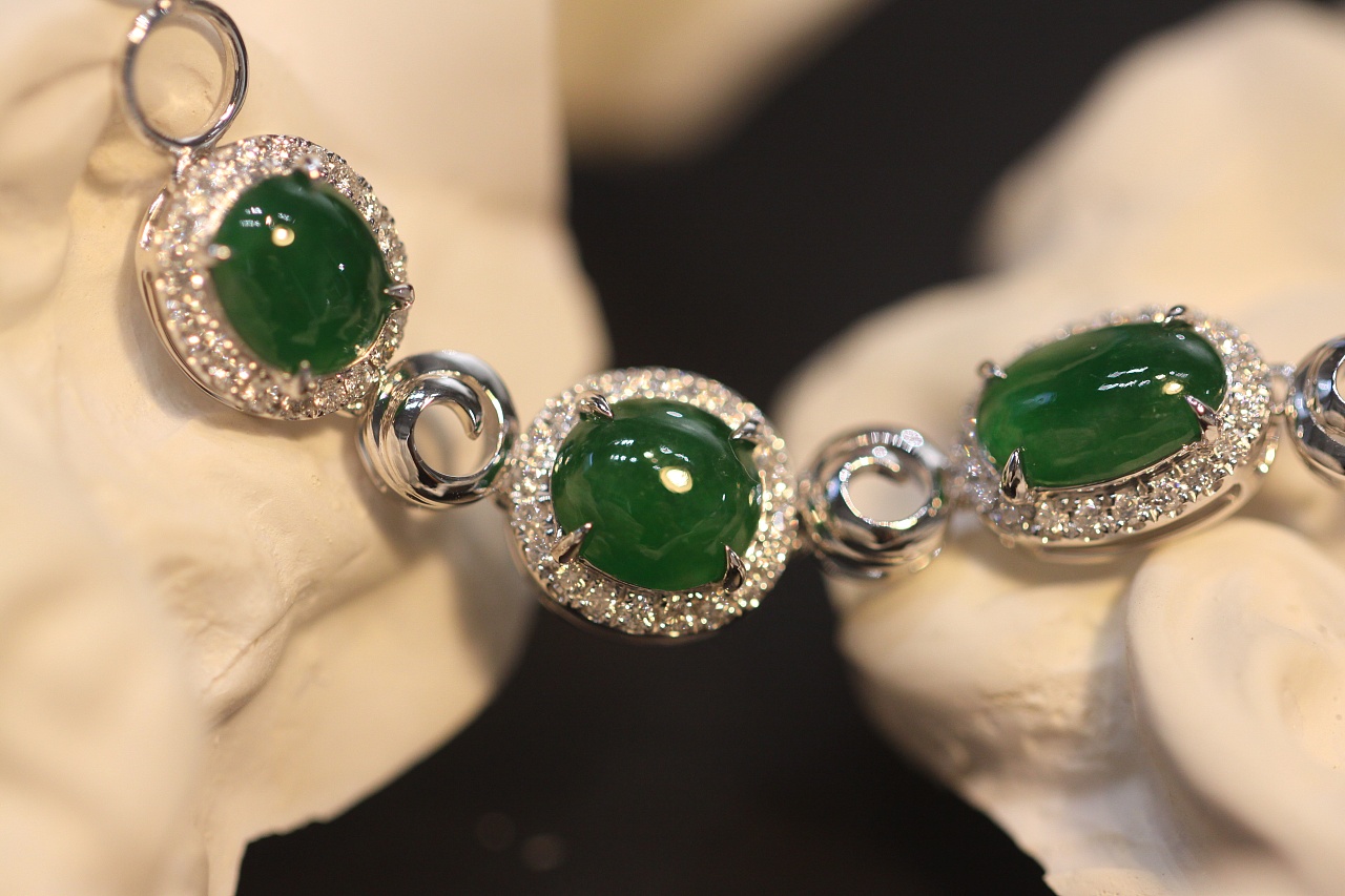 【孙女的婚礼】翡翠高级定制套件|手工艺|首饰设计|首饰设计师西瓜