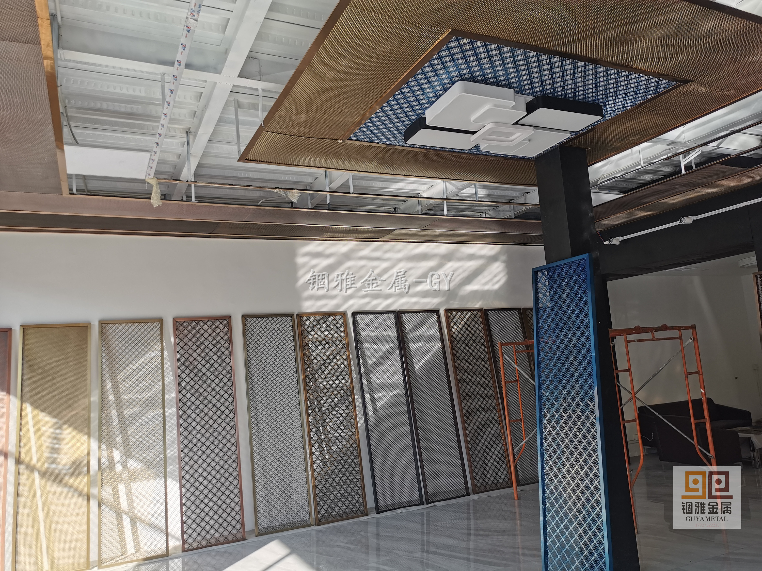 装饰吊顶彩色不锈钢金属网 装饰现场装修图