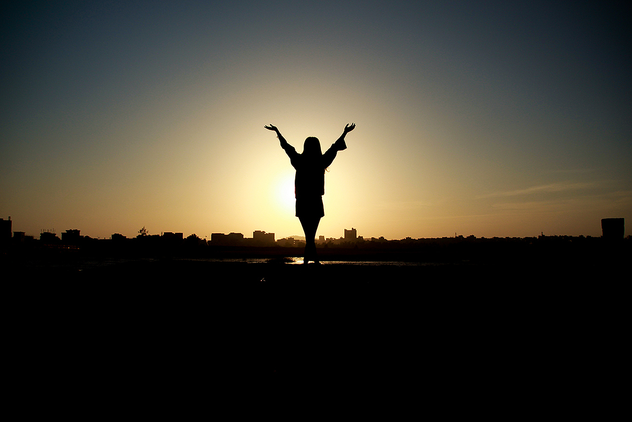 日出（图ZMTgzNDY2MDA4） - 人像摄影 - 站酷设计师岞海印象原创素材 - 站酷ZCOOL