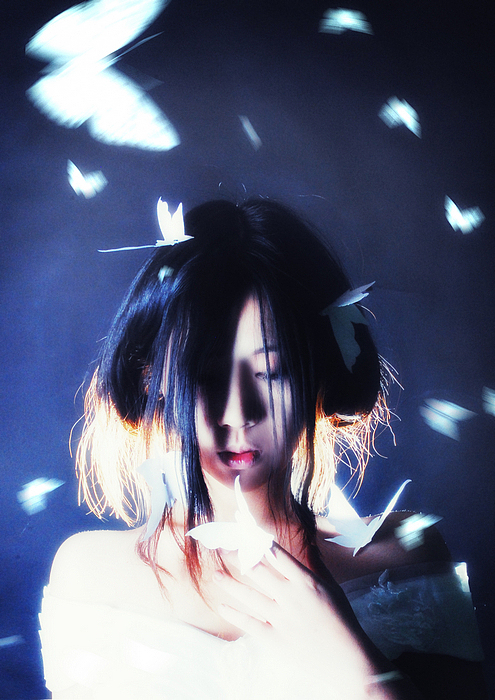 灰色梦幻里的光。