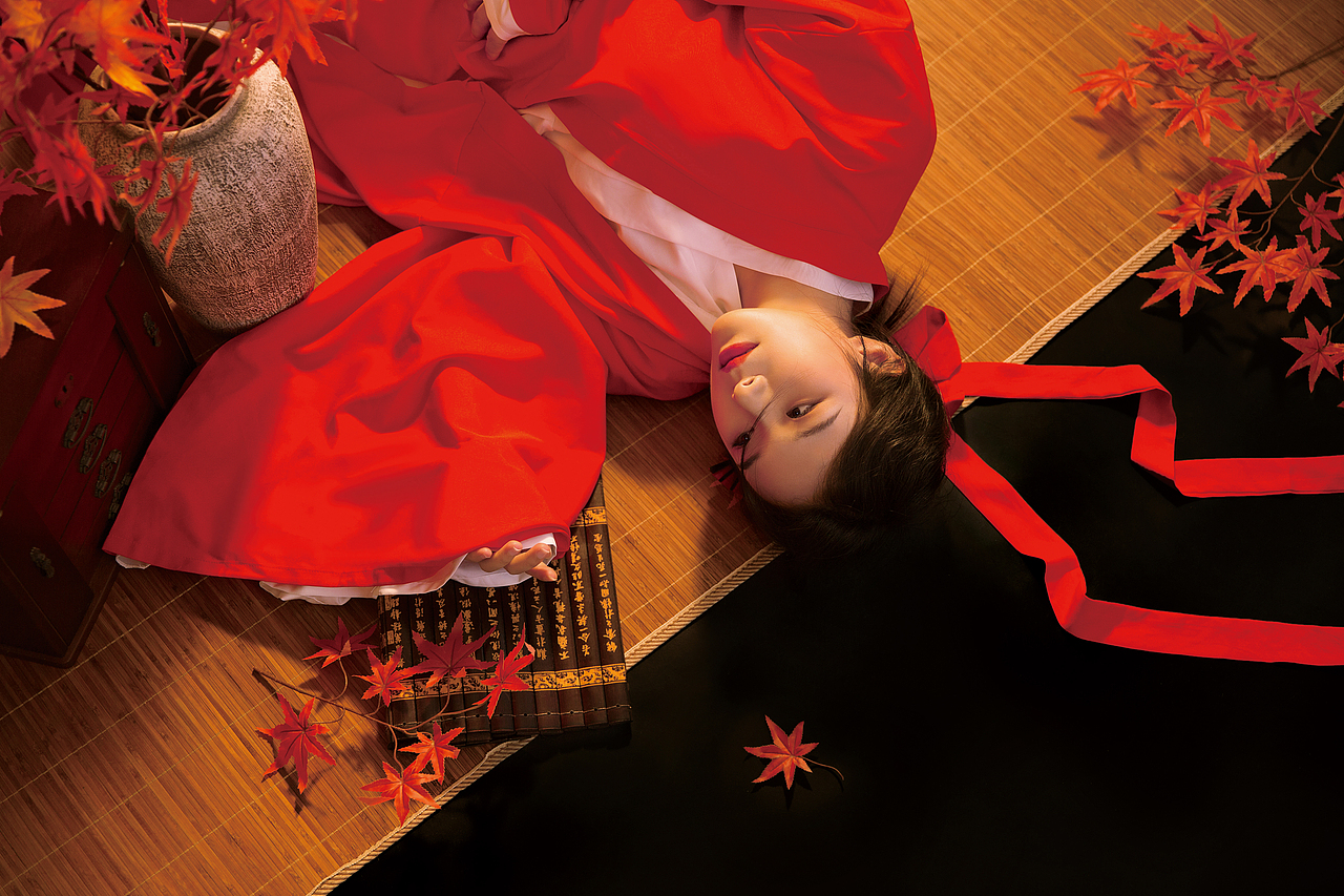 枫叶像彩蝶🍁 轻古风 红色汉服 国风（图ZMzQwOTM0NDA0） - 人像摄影 - 站酷设计师深圳女摄LUMIN原创素材 - 站酷ZCOOL