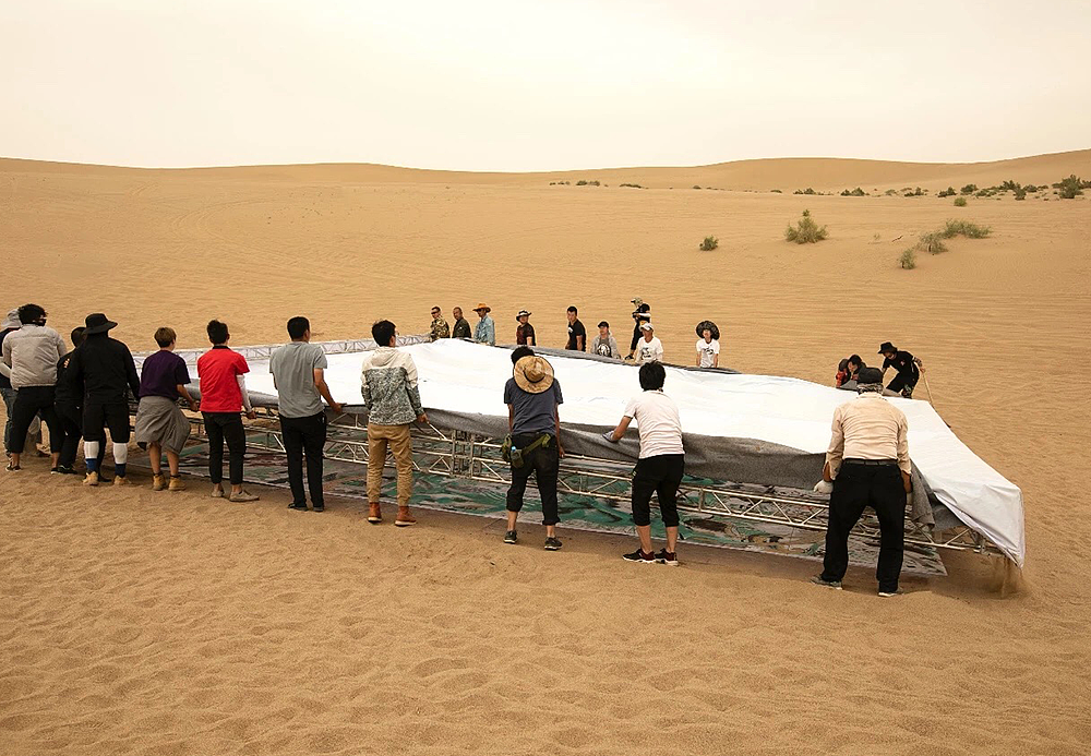  一天就消失的大地艺术，十天十夜绘制巨型沙画