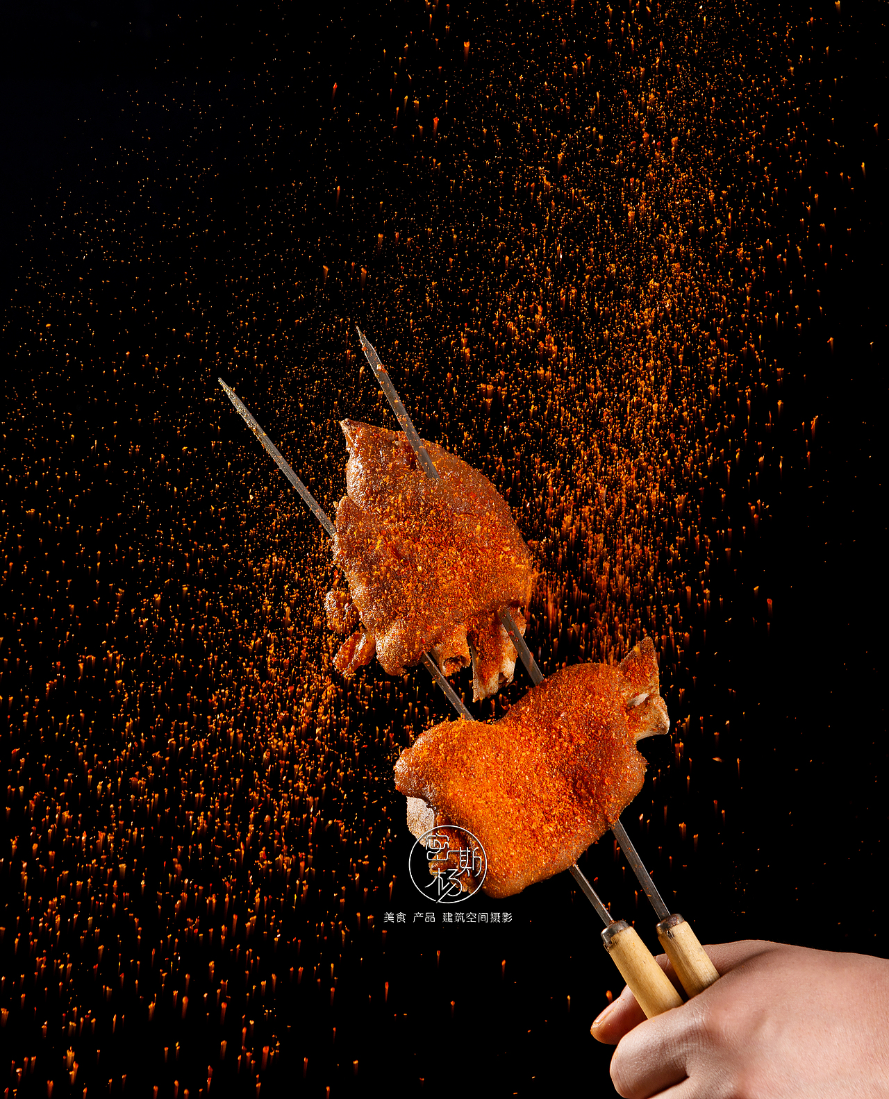 非常劲爆的烧烤食材---大猪蹄子  烤羊肉串  秋刀鱼~~