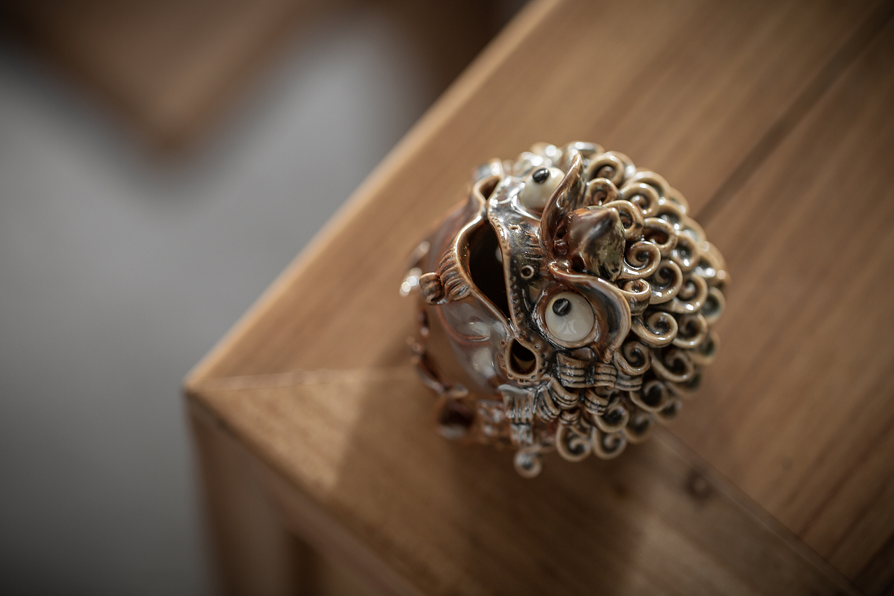 器十二 陶瓷捏雕 三足金蟾香炉摆件