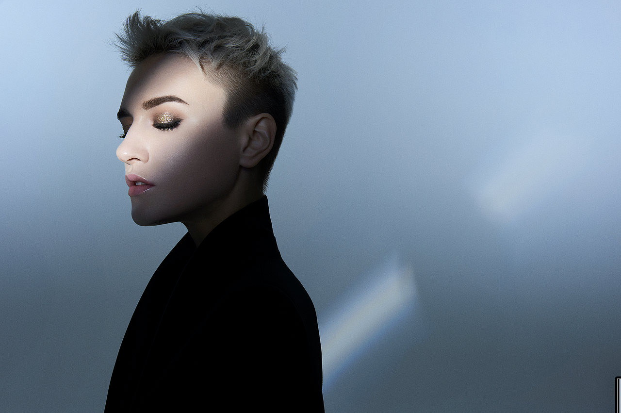 完美日记腮红眼影 模特大片 MINTAKA PRESENT