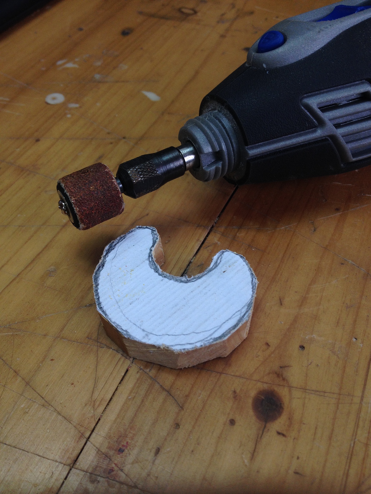 黄杨木月亮吊坠