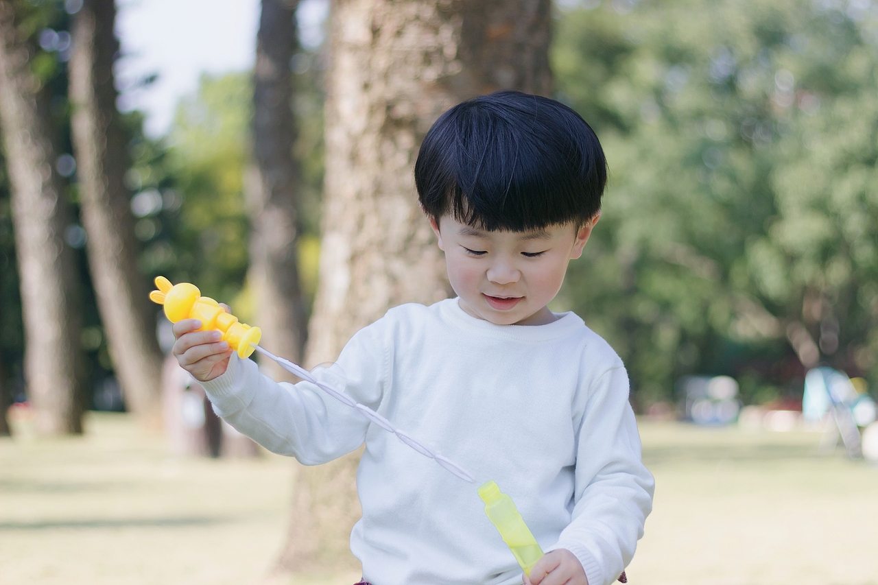 阿咔和他的泡泡（图ZMTU0MTE1MzI0） - 人像摄影 - 站酷设计师Gardenianer_s原创素材 - 站酷ZCOOL