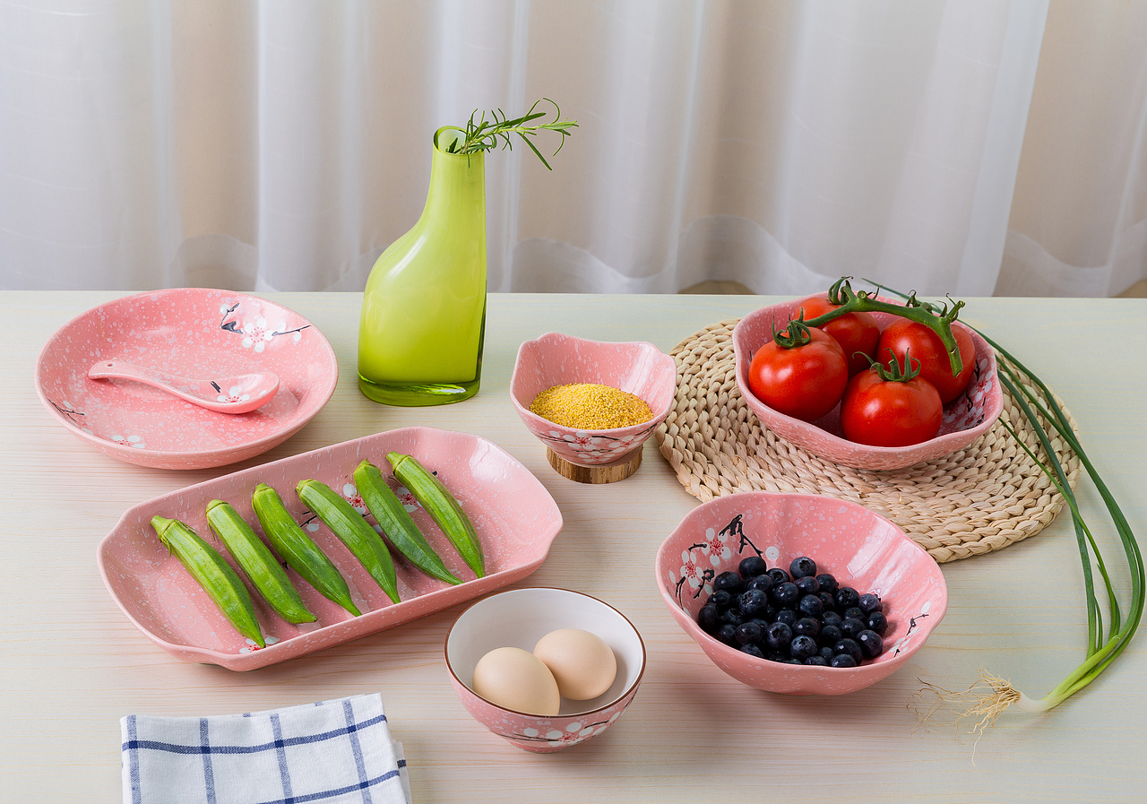 新中式风格飘雪梅花碗碟套装