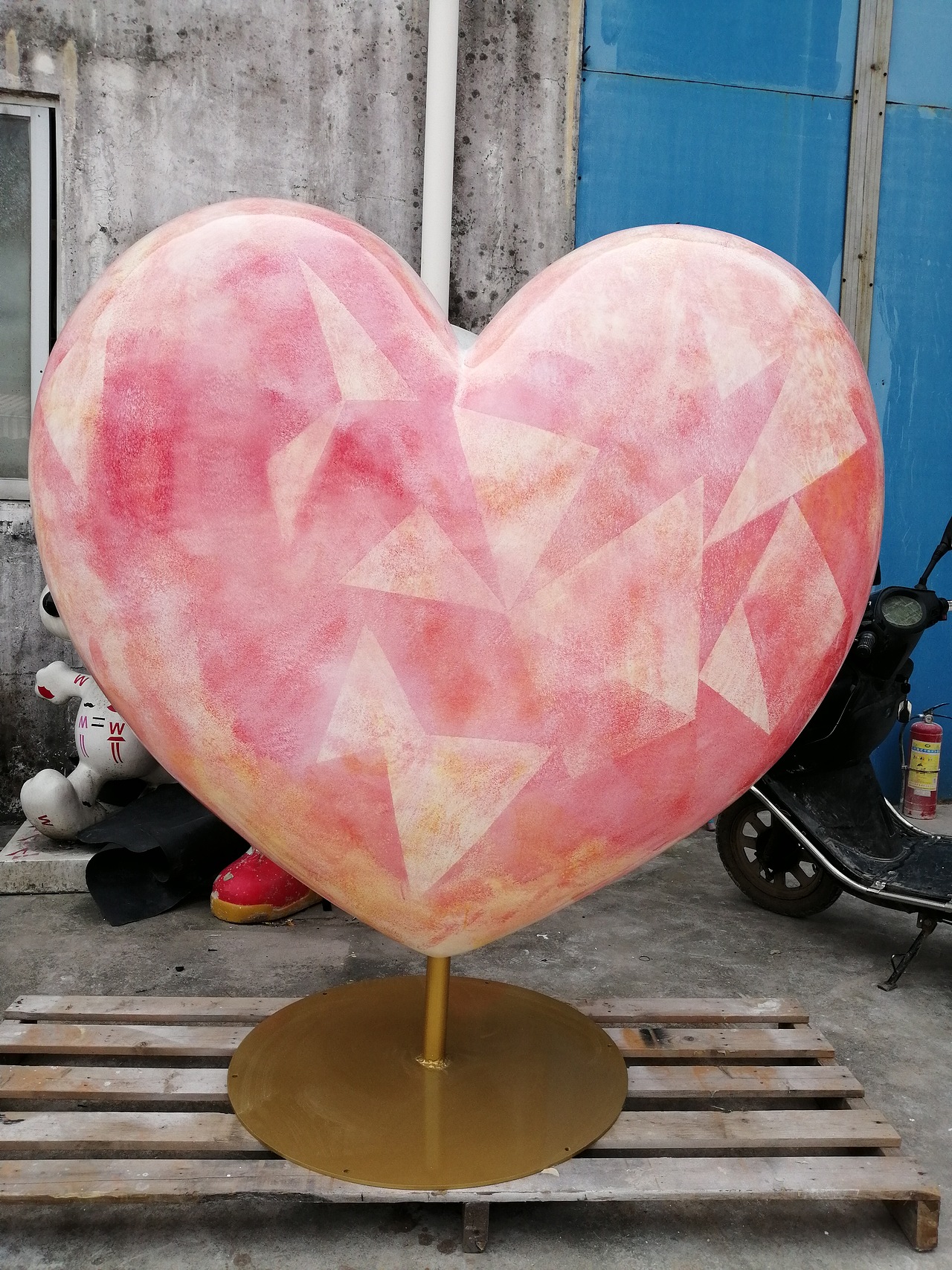 七夕节专属浪漫风格十足的大型玻璃钢心形造型雕塑定制（图ZMjQ2ODAyMDIw） - 雕塑 - 站酷设计师满天下雕塑厂家原创素材 - 站酷ZCOOL