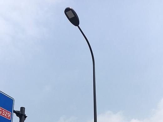 8米自弯臂路灯杆记忆灯