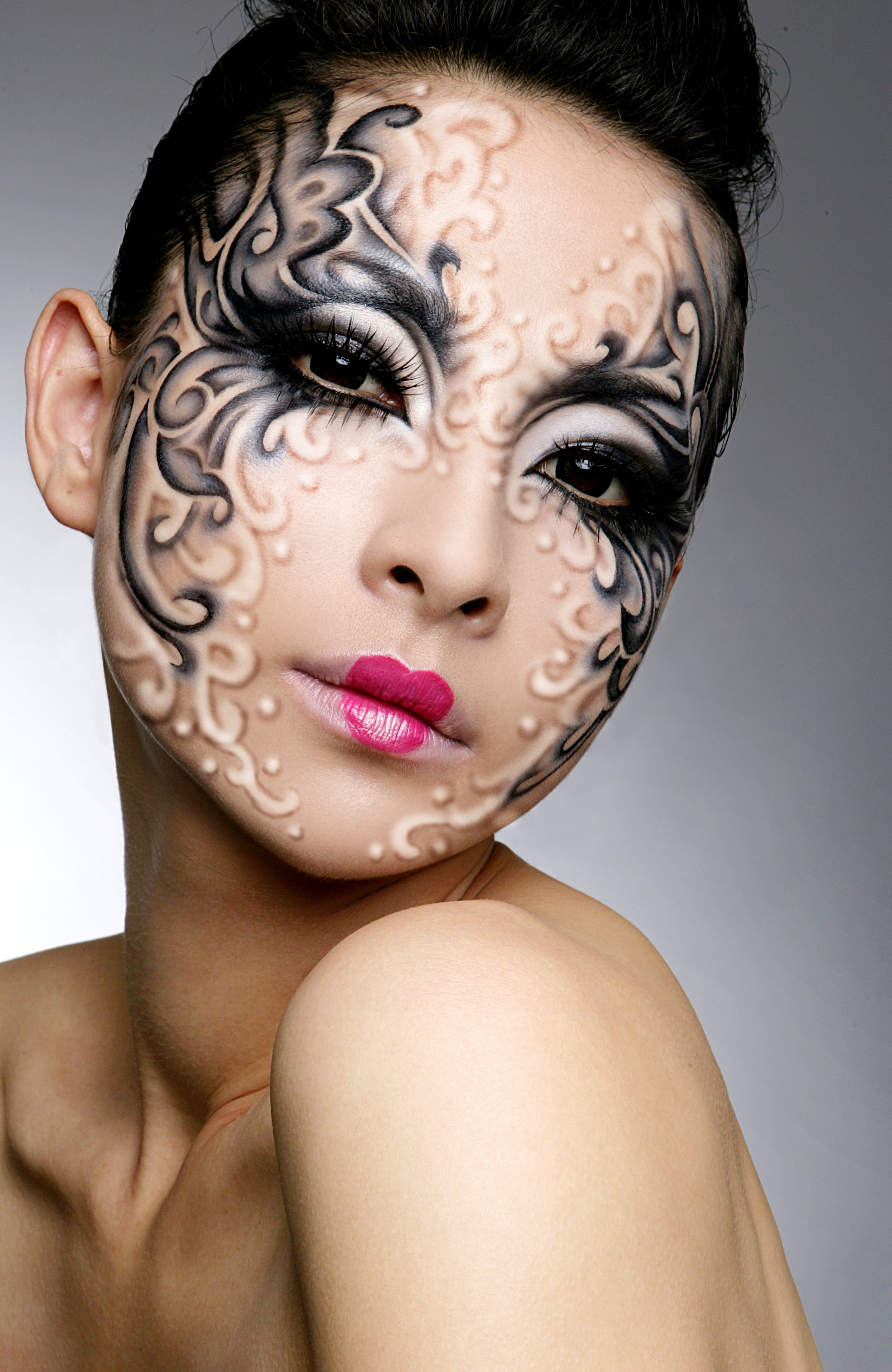 遵义色妆化妆学校又添加一位国家级 中国人体彩绘大师