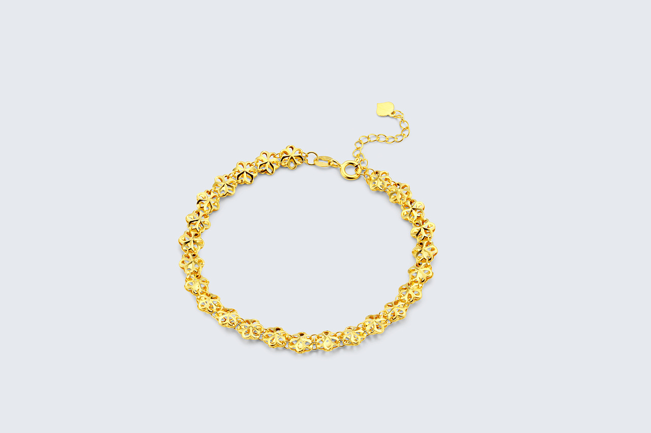 几张戒指手链啥的