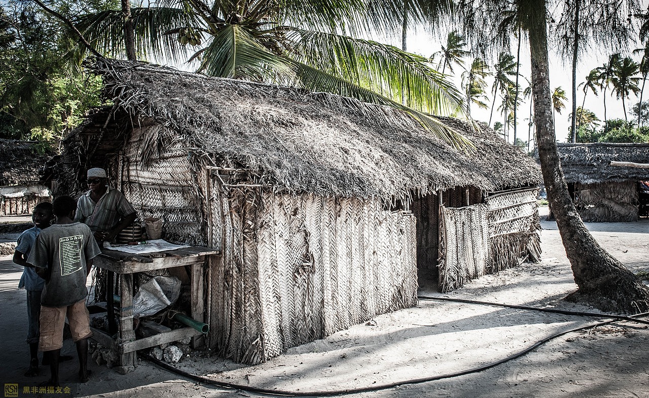 这就是渔村的小屋,这种房子,我在肯尼亚的民俗村看到
