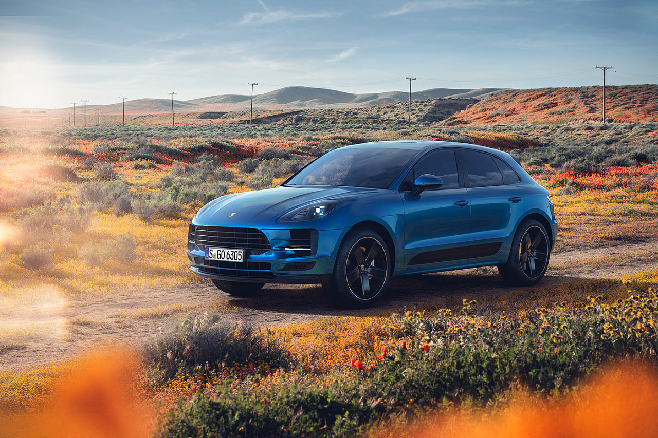 你崇拜的设计师都在用的汽车背景图二