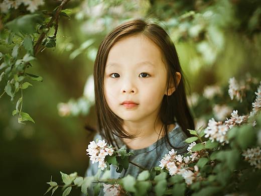 一组小女孩外景