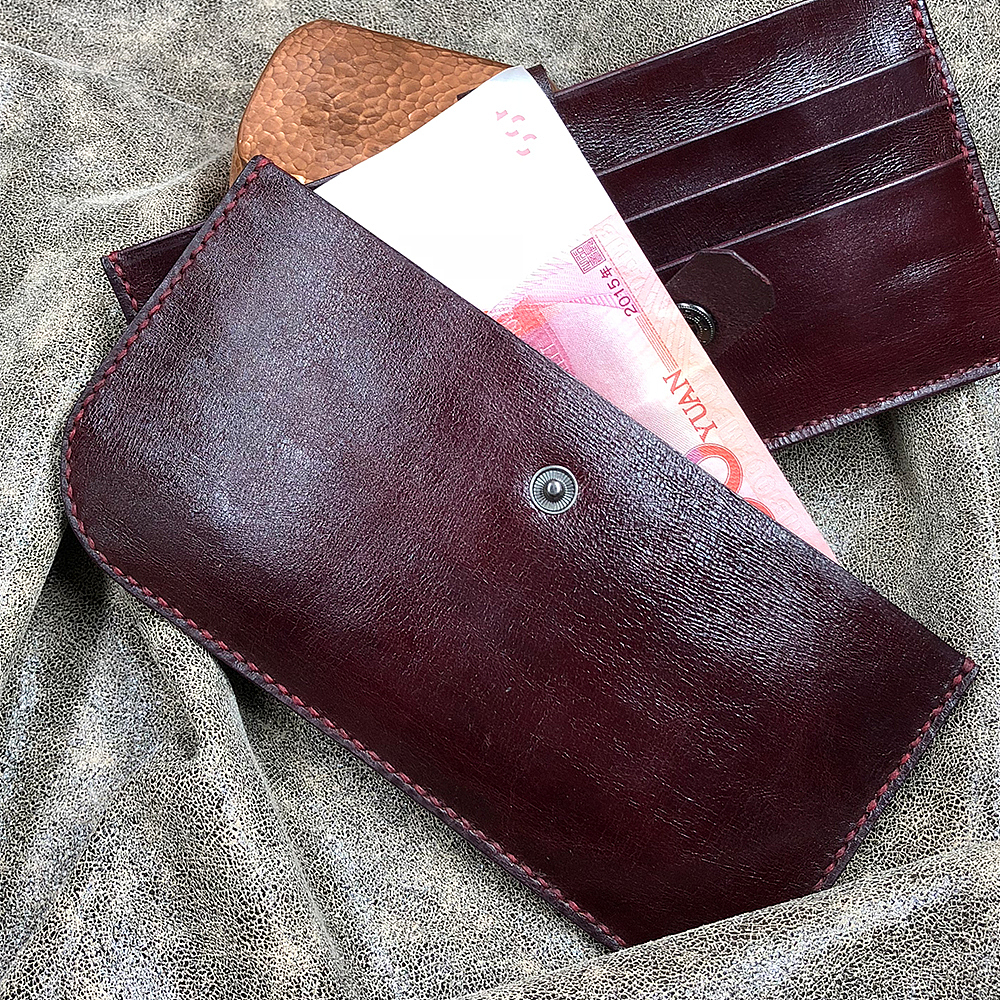 moli皮具,复古皮雕信封包