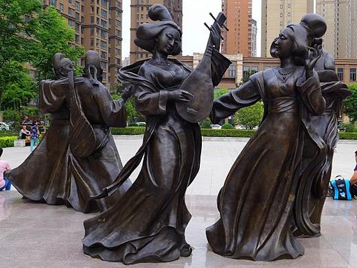 从工艺美术史角度审视“大唐风华”