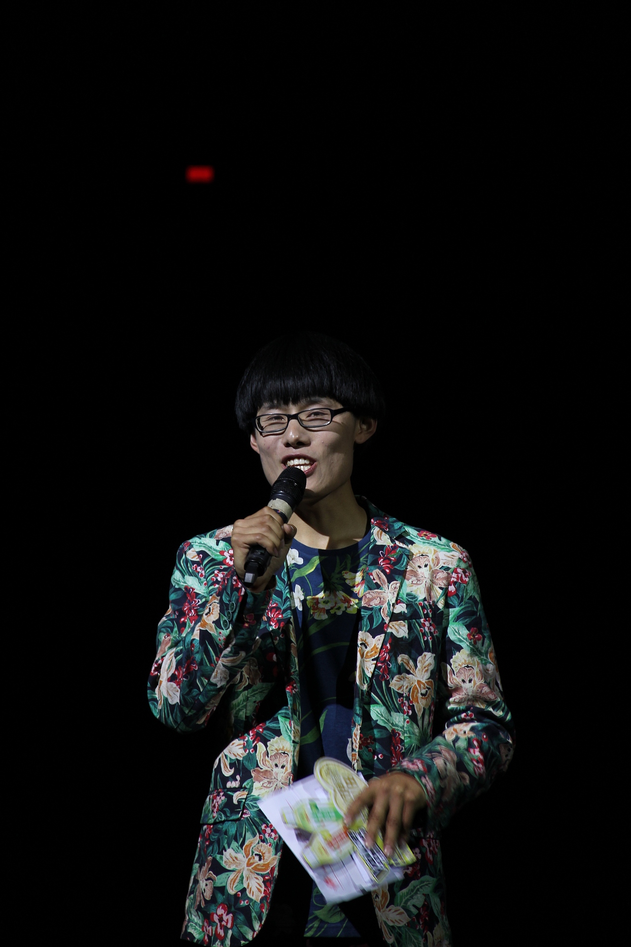 摄影|人像|舞台摄影|原片无后期（图ZMTExNDk5NzIw） - 人像摄影 - 站酷设计师lyqblue原创素材 - 站酷ZCOOL