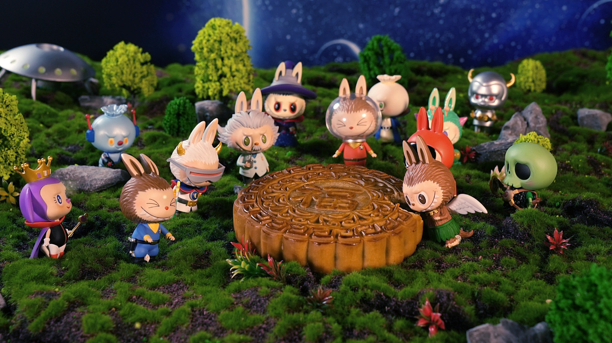 他们对地球充满了好奇,这次的旅程来到了正在过中秋的中国,他们会有什么奇遇呢?