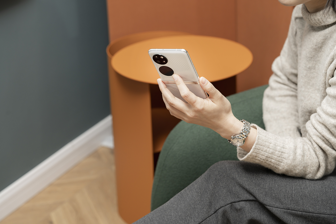 华为P50 Pocket & OPPO FIND N（图ZMjgzMzM0MjM2） - 产品摄影 - 站酷设计师X老师会拍照原创素材 - 站酷ZCOOL