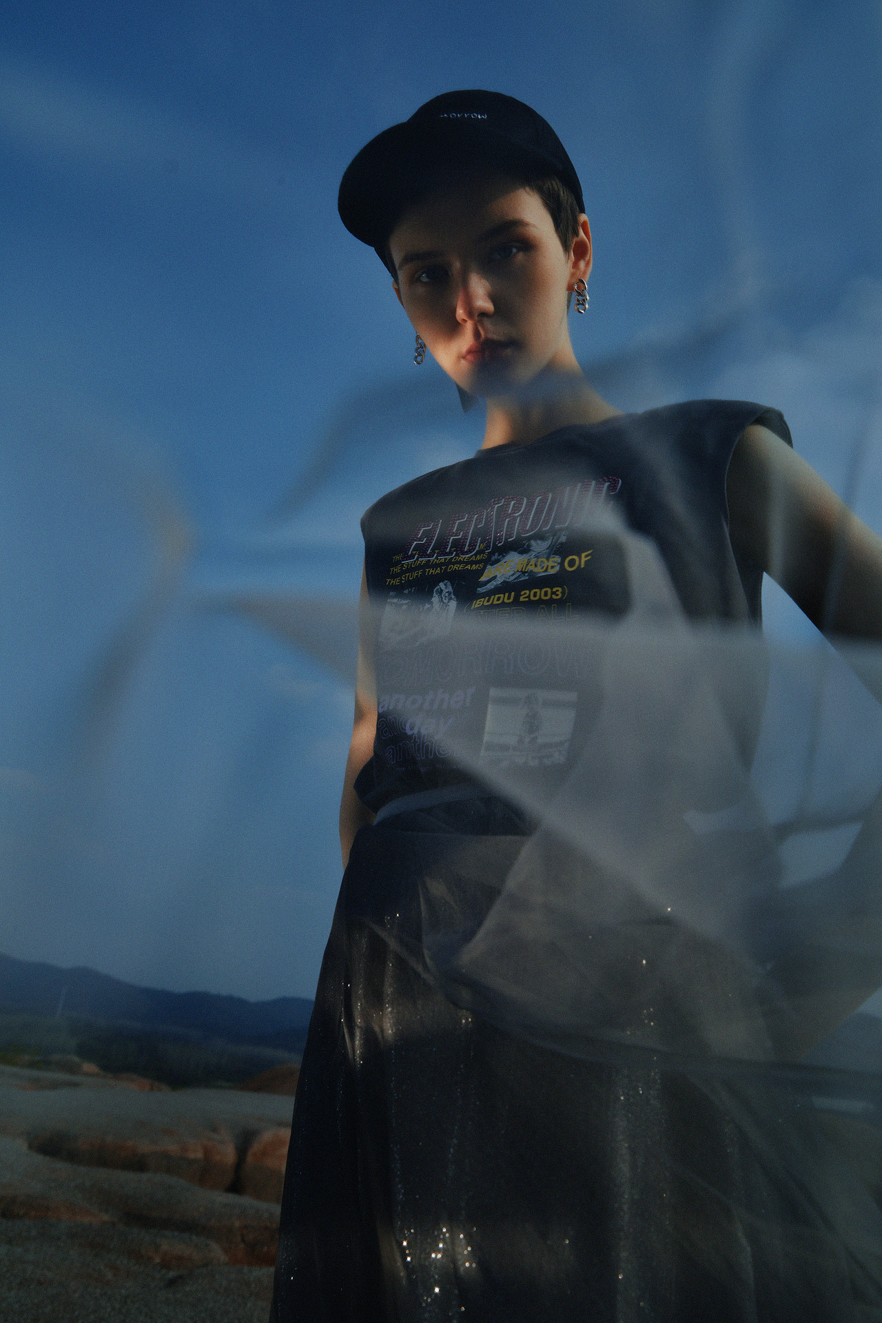 “逃離峽谷事件”（圖ZMjg5NTEwMDIw） - 人像攝影 - 站酷設(shè)計(jì)師知間BETWEEN原創(chuàng)素材 - 站酷ZCOOL