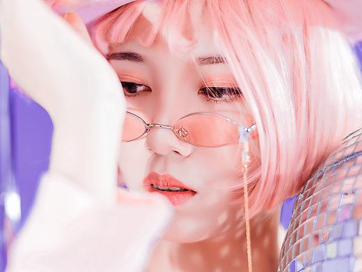 修片~時(shí)尚單色背景寫真修圖~附動(dòng)圖