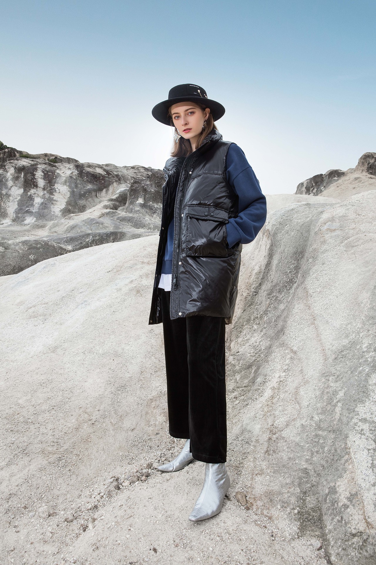 品牌服饰,服装,外景,模特。