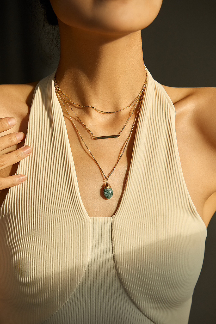 小麦色饰品佩戴图｜客片（图ZMzQwMzM4NTYw） - 产品摄影 - 站酷设计师五杯原创素材 - 站酷ZCOOL