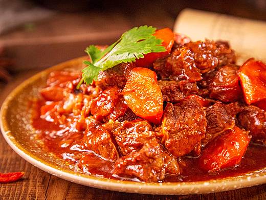 一大桌大牛羊肉，嗝~