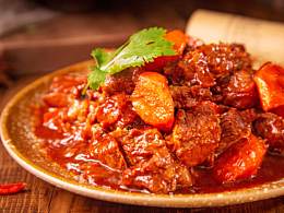 一大桌大牛羊肉，嗝~