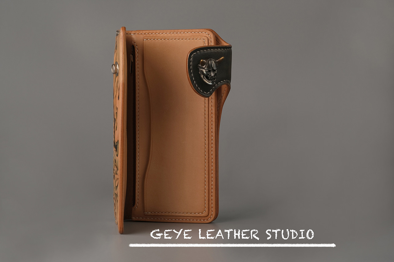 最初,没有人在意这场灾难,这不过是一场火灾,一次旱灾,一个物种的灭绝,一座城市的消失,直到这场灾难和每个人息息相关。
<br> —《流浪地球》