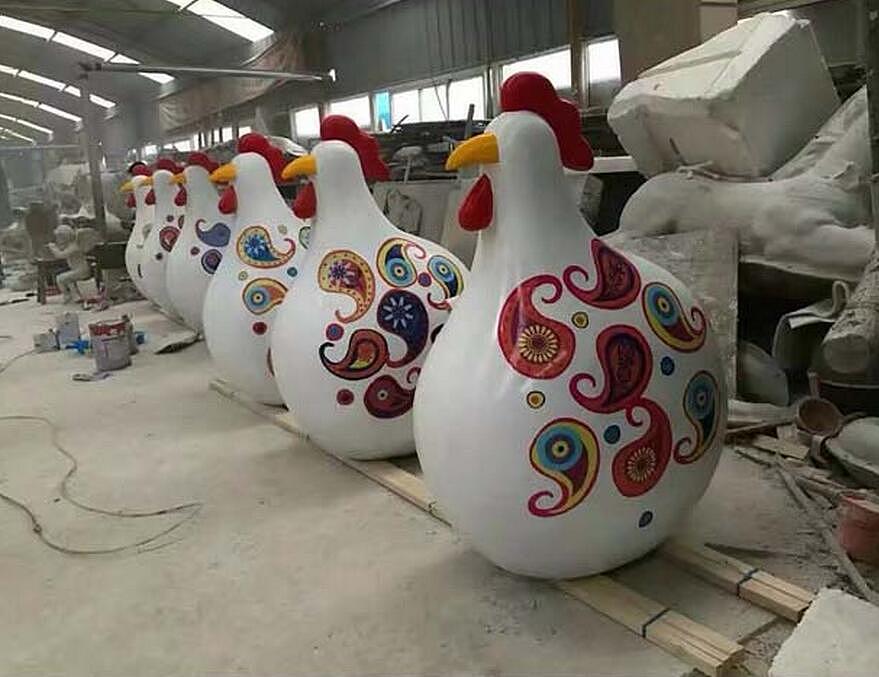 愤怒的玻璃钢小鸡卡通系列小鸡主题公园雕塑树脂摆件