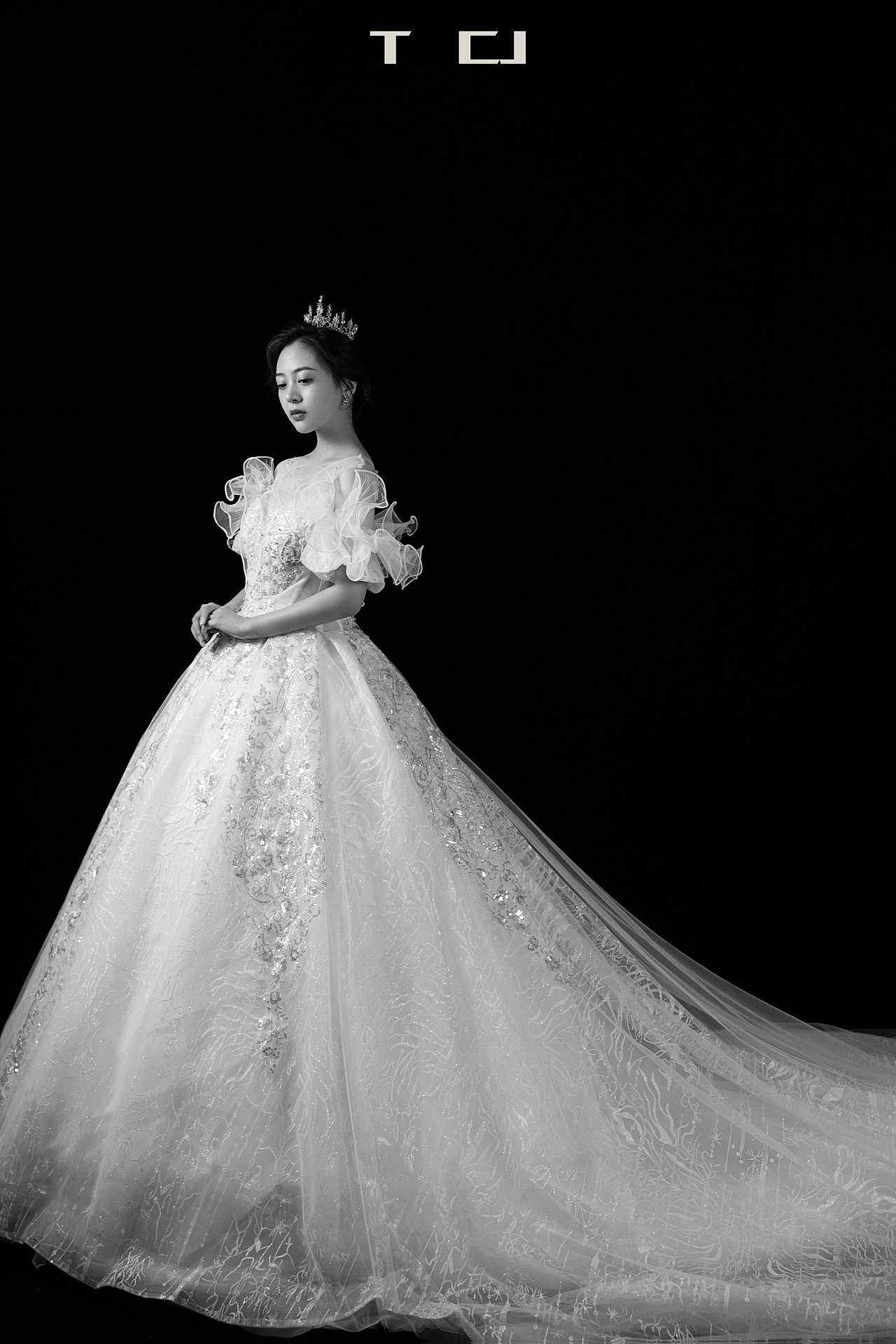 纯粹的黑白婚纱影像