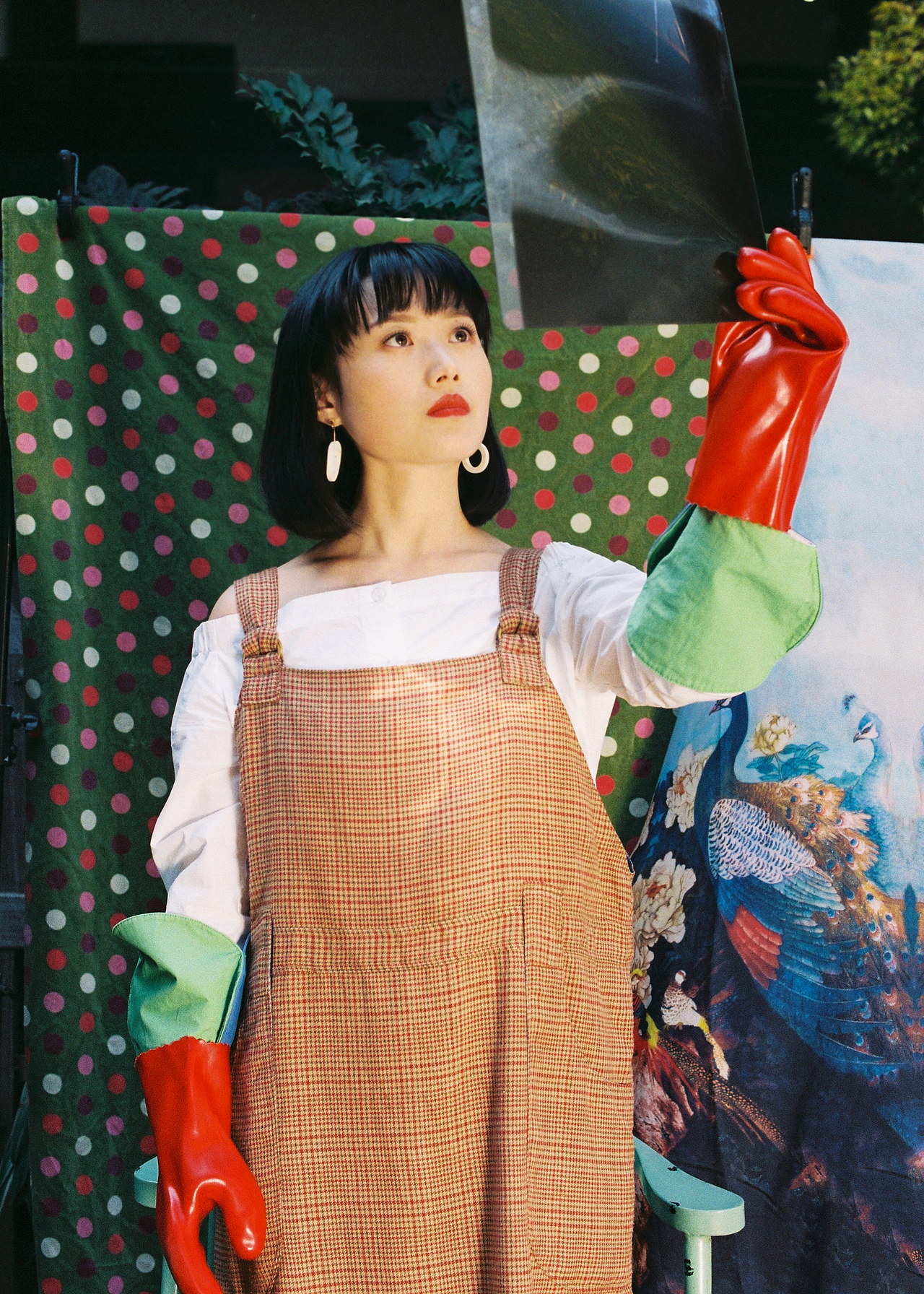 五月的阳光一如往常 劫持了她所有的幻想