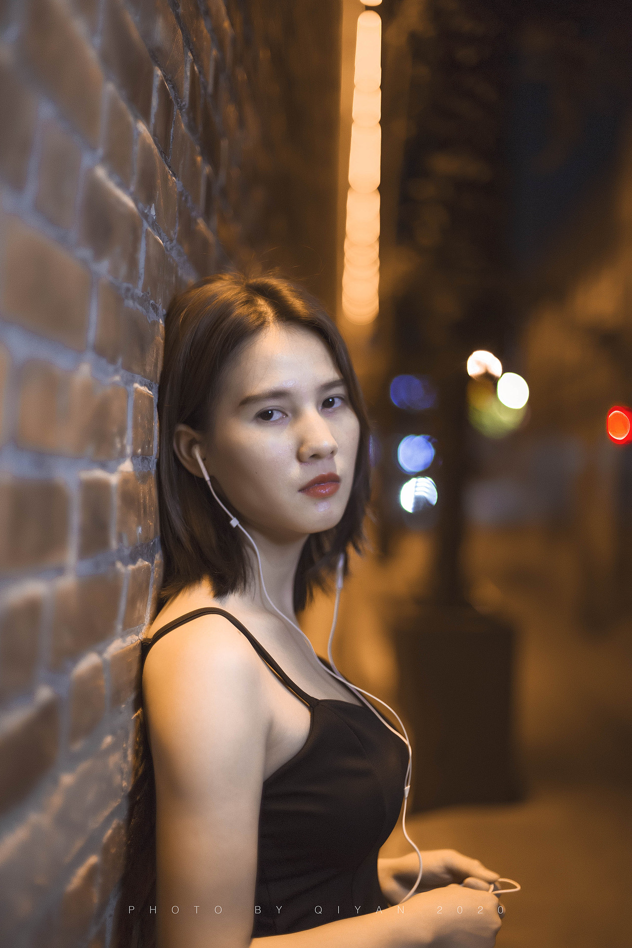 昏黄的街灯的女子|摄影|人像摄影|qiyan启言_原创作品-站酷(zcool)