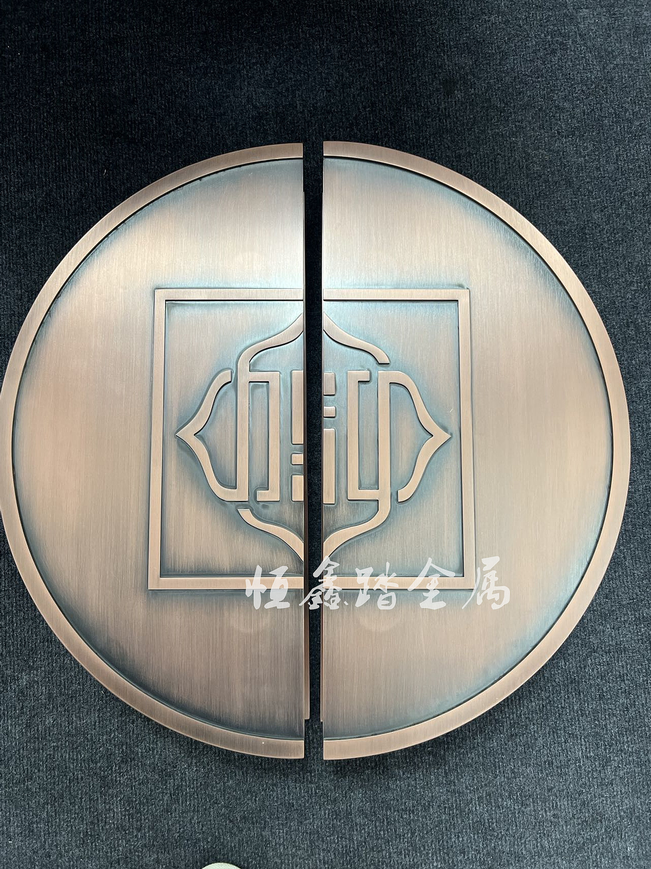 仿古铜铝板雕刻拉手 企业标志性拉手厂家给你惊喜多多