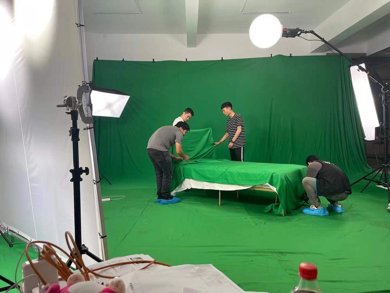 4. CAMERA VOICE DESIGN
<br>The story begins when the baby opens his eyes, sees the vast universe from the gap where the eyes are opened, and then climbs and climbs to come to this world, over the mountains to find his mother. So, in this whole life, they are connected together like this. <br><br>故事开始于宝宝睁眼,从眼睛睁开的缝隙中,看到了浩瀚的宇宙,然后爬呀爬呀,来到这个世界,翻山越岭找到妈妈。于是,这一辈子,就这样联系在了一起。