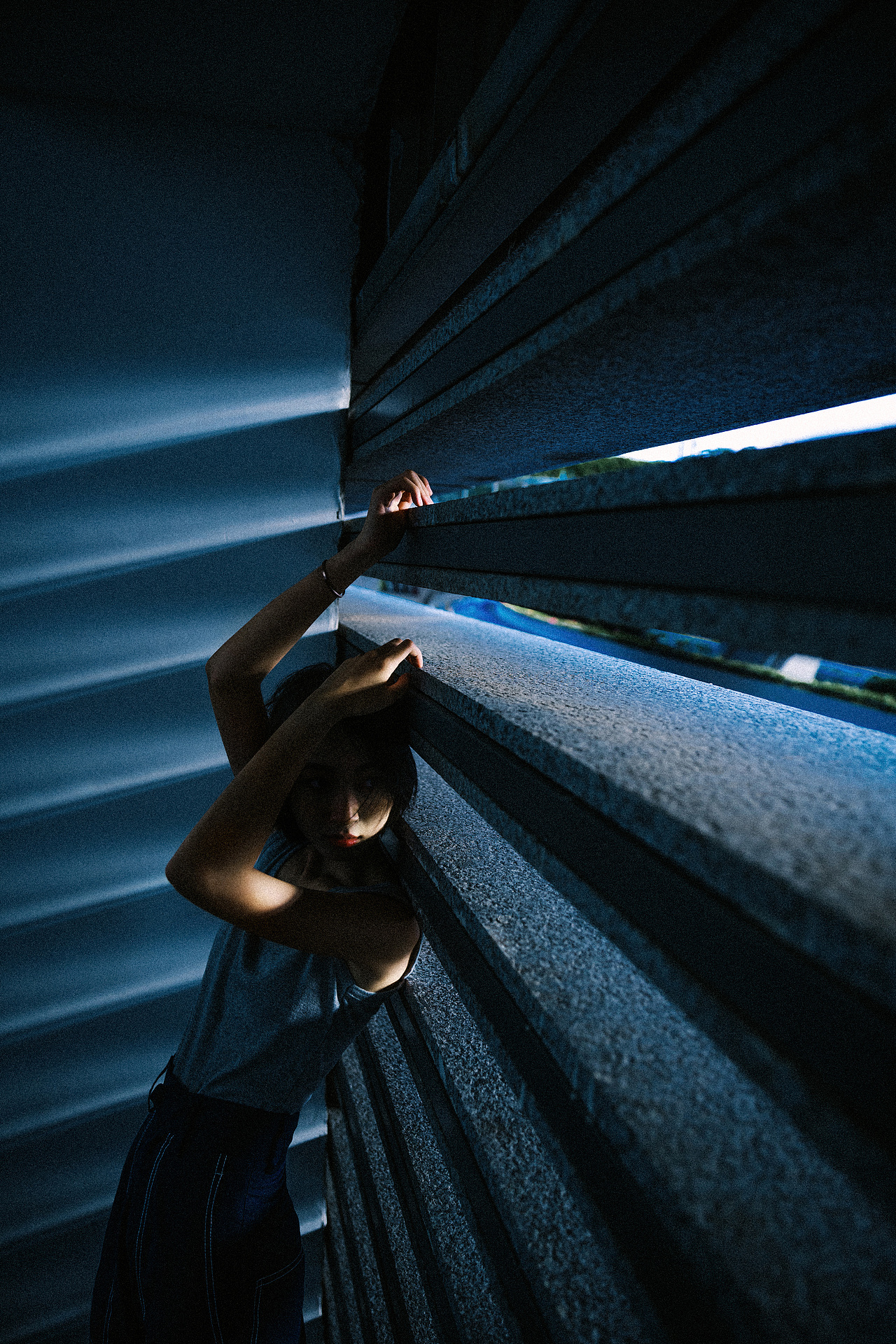 停车场的那道光（图ZMjIwMTk2MTY4） - 人像摄影 - 站酷设计师JasonZhu原创素材 - 站酷ZCOOL