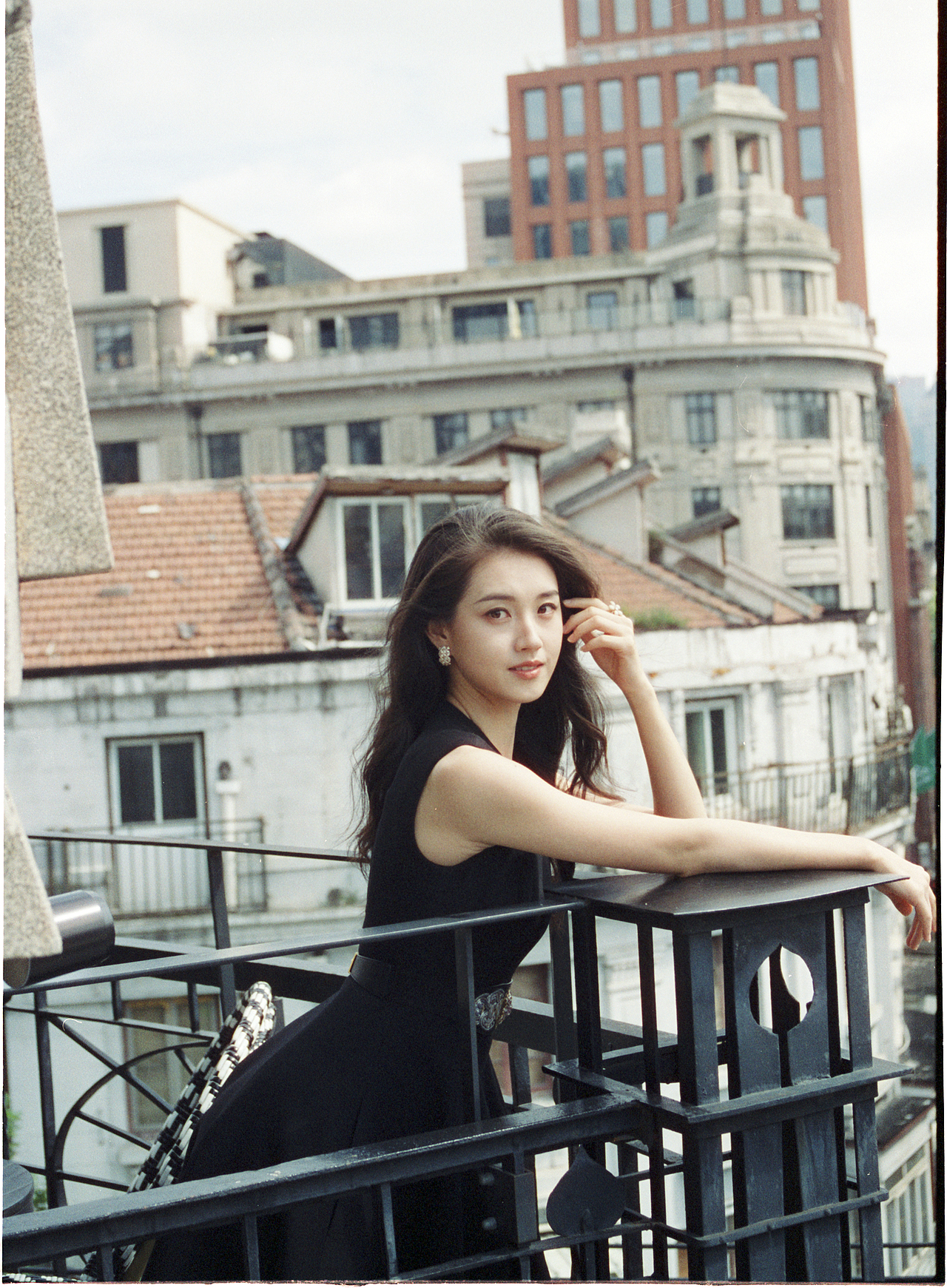 用胶片在外滩拍了演员郭宇欣
